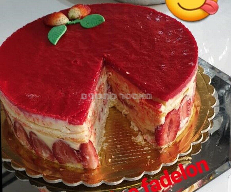 עוגת תותים עם קרם פטיסיאר