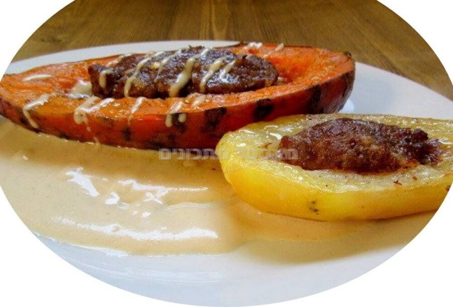 סירות תפוחי אדמה במילוי קבב על מצע טחינה