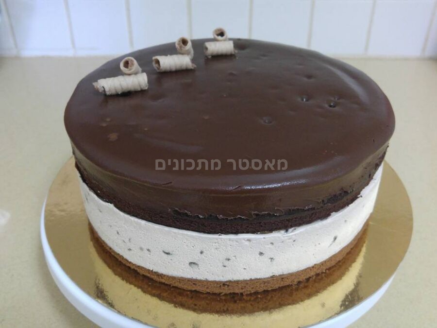 עוגת שוקולד וקצפת