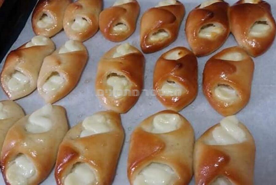 עוגות שמרים במילויים שונים
