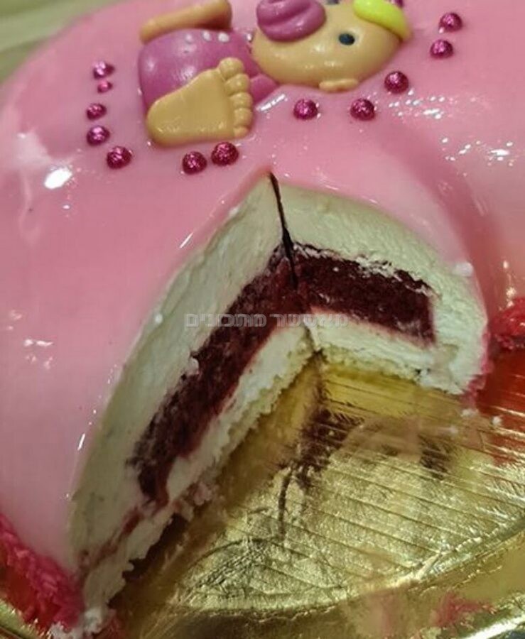 ן להכנת מוס גבינה פילדלפיה שוקולד לבן במילוי תותים בציפוי גלסאז'