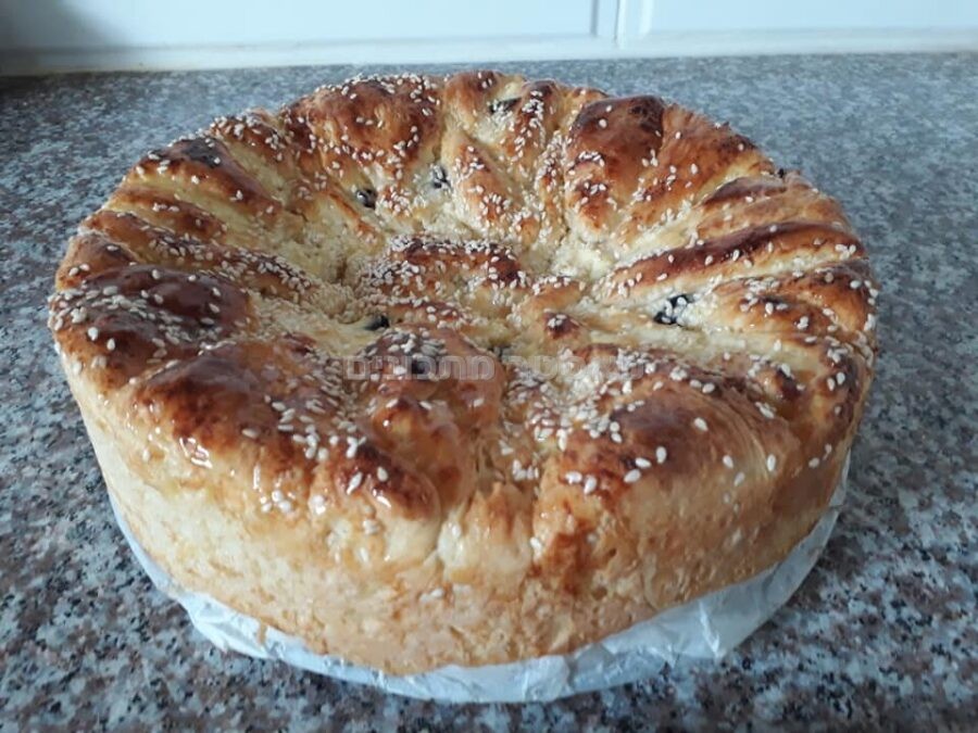 עוגת שמרים במילוי גבינה
