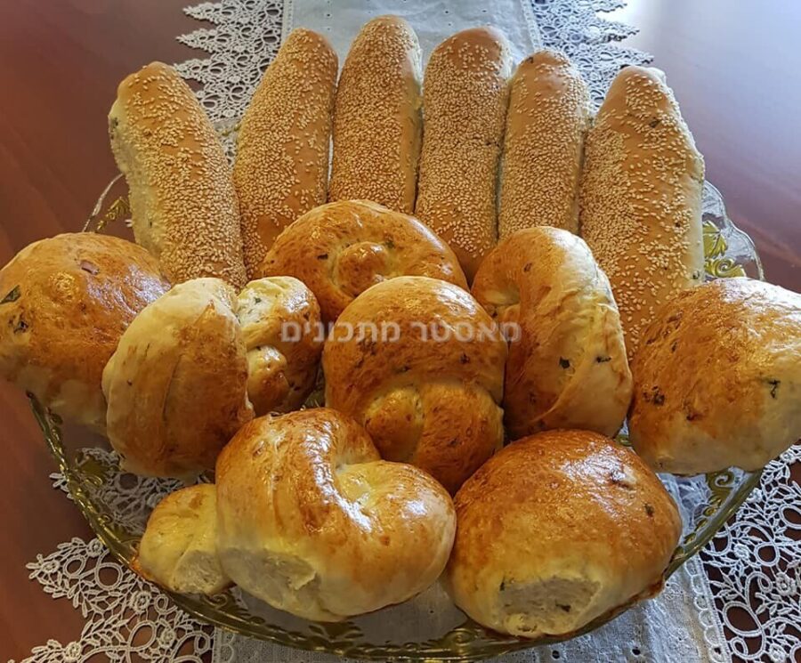 בייגלה ולחמניות עם עשבי תיבול ושום כתוש ..הפרשת חלה