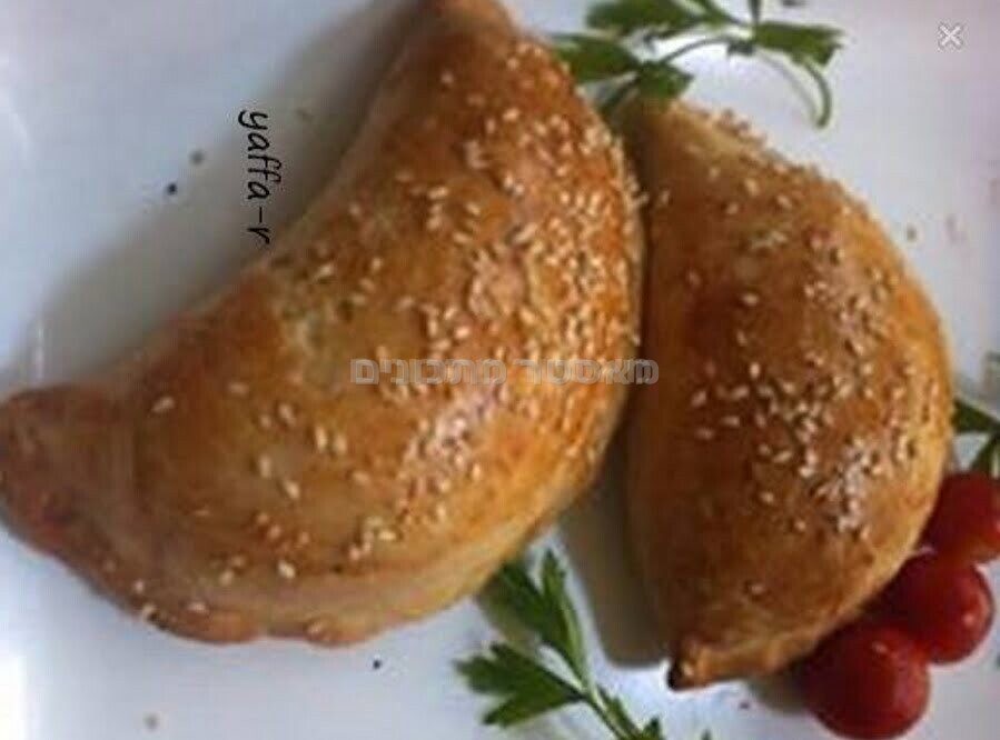כיסוני בצק במילוי בשר וחציל