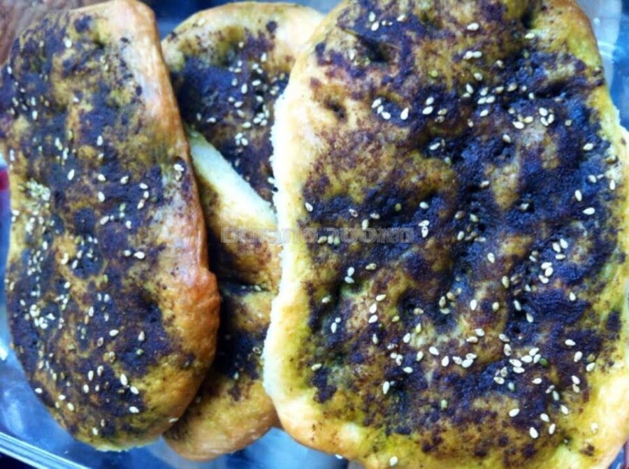 פוקצ׳ה עם זעתר לבנוני ושמן זית