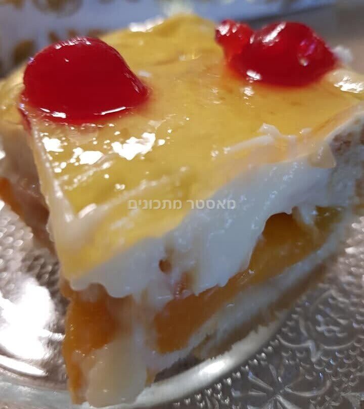 עוגת שטרויזל משמשים על בצק פריך, קצפת וג'לי