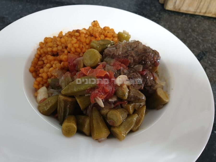 קציצות עם במיה ברוטב חמוץ-מתוק