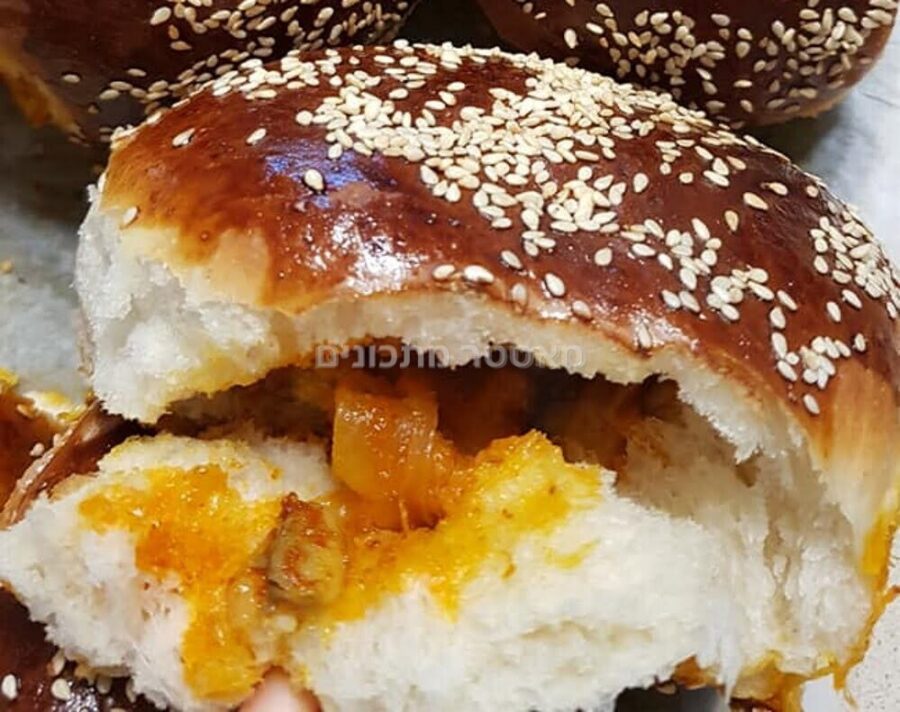 לחמניות במלית בצל מטוגן ופטריות