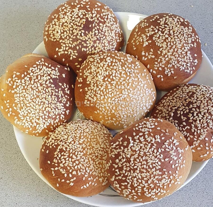 לחמניות עגולות בציפוי סילאן