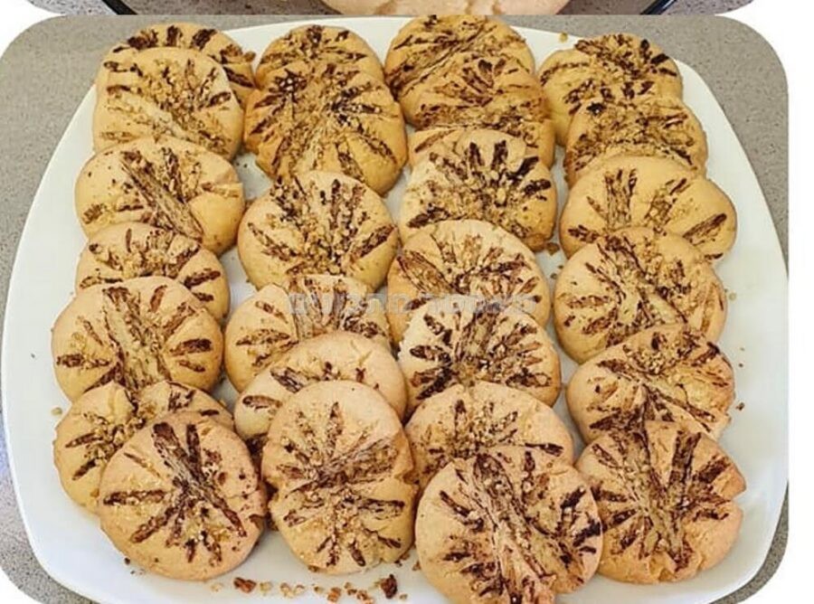 עוגיות בקישוט קקאו ואגוזים(טורקיות)