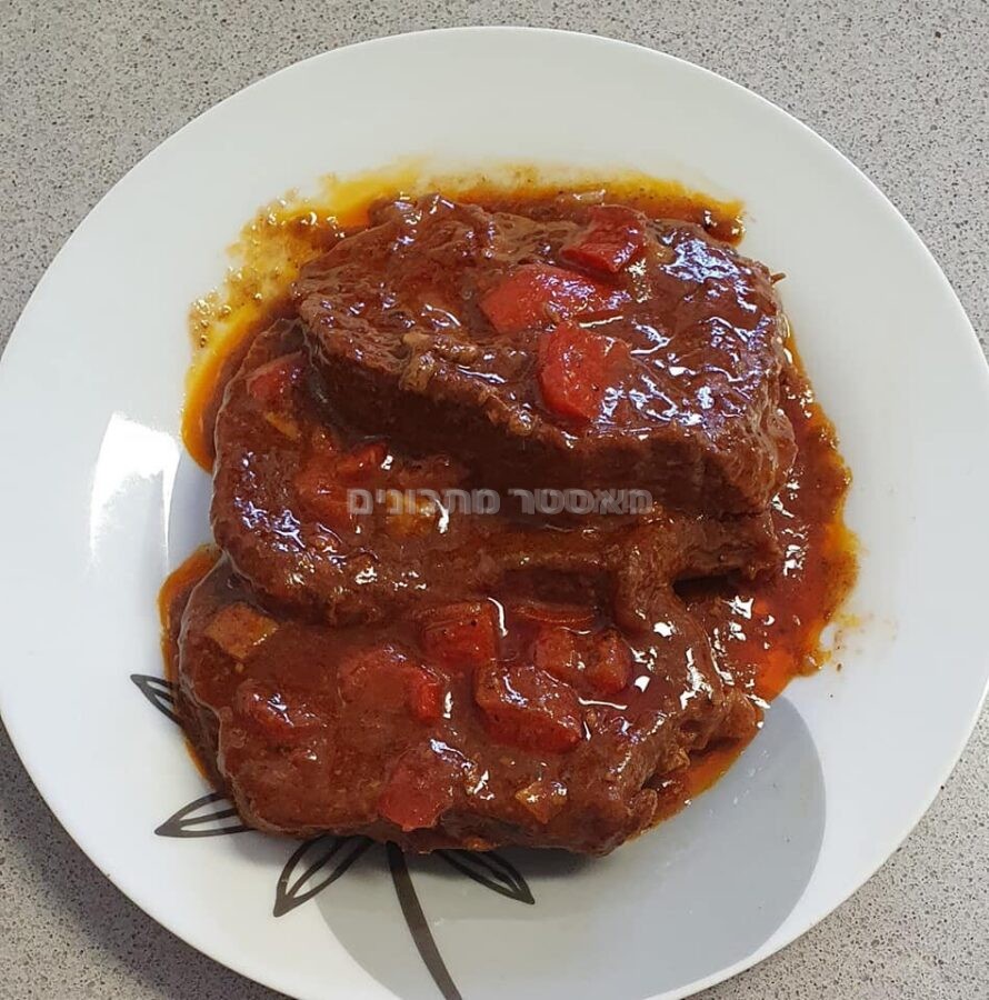 צלי בשר ברוטב אדום