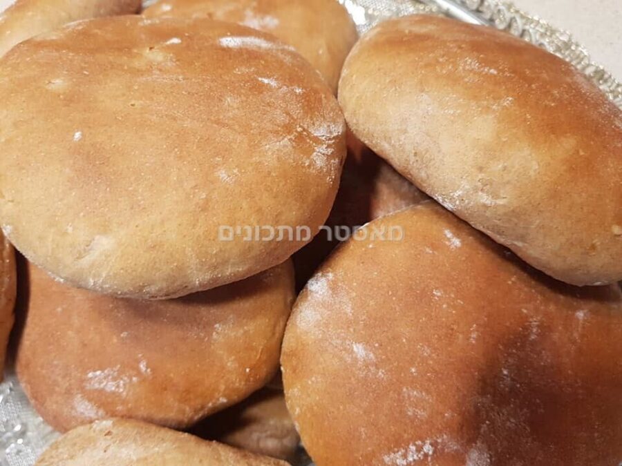 פיתות בתנור מקמח כוסמין מלא