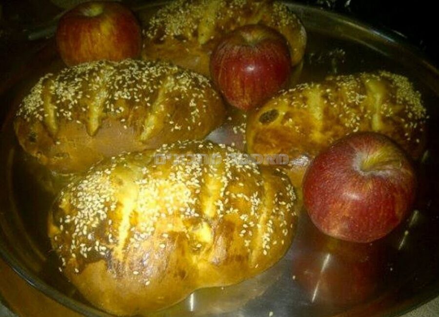 לחם עם תבלינים צימוקים ושקדים{לחם מתוק}