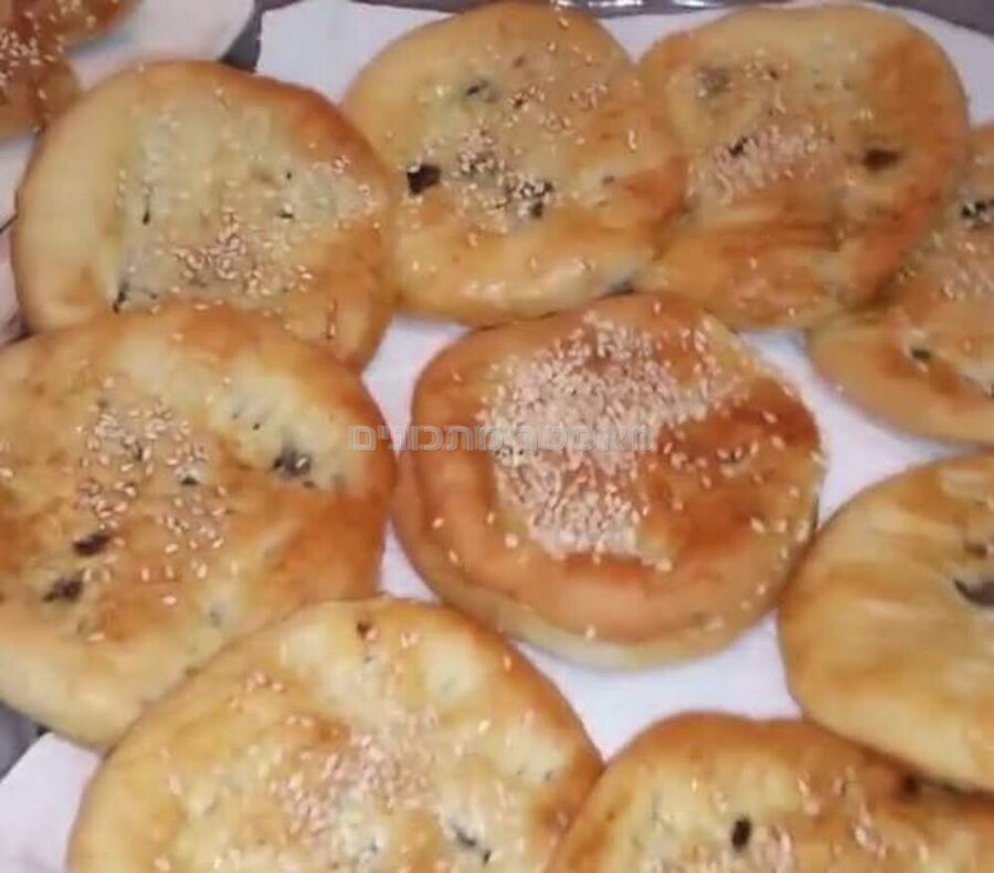 בעבע במילוי תמרים וקינמון