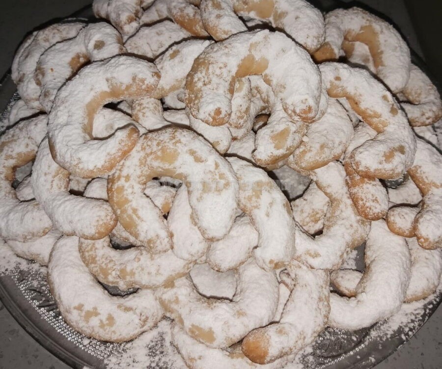 סהרונים מבצק פריך עם אגוזים