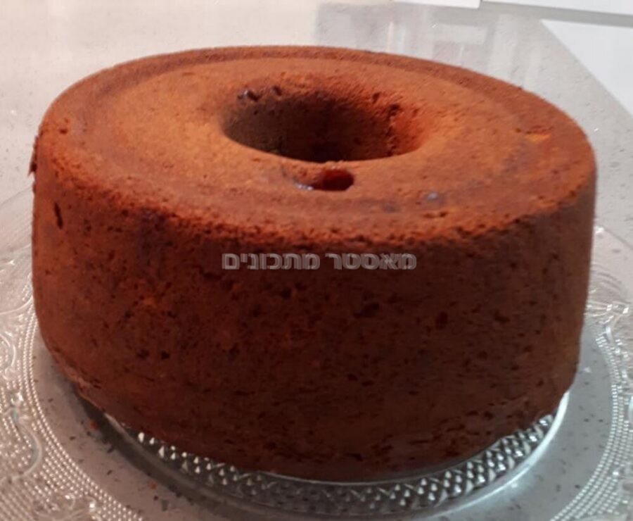 עוגת דבש עם רוטב קרמל