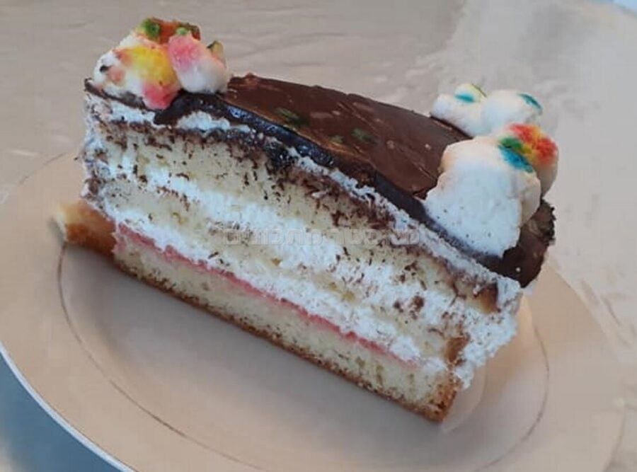 עוגת טורט חגיגית במילוי קרם וציפוי שוקולד 😋🎂🍰🎂