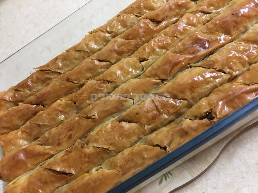 עלי פילו ממולא בפיסטוק חלבי