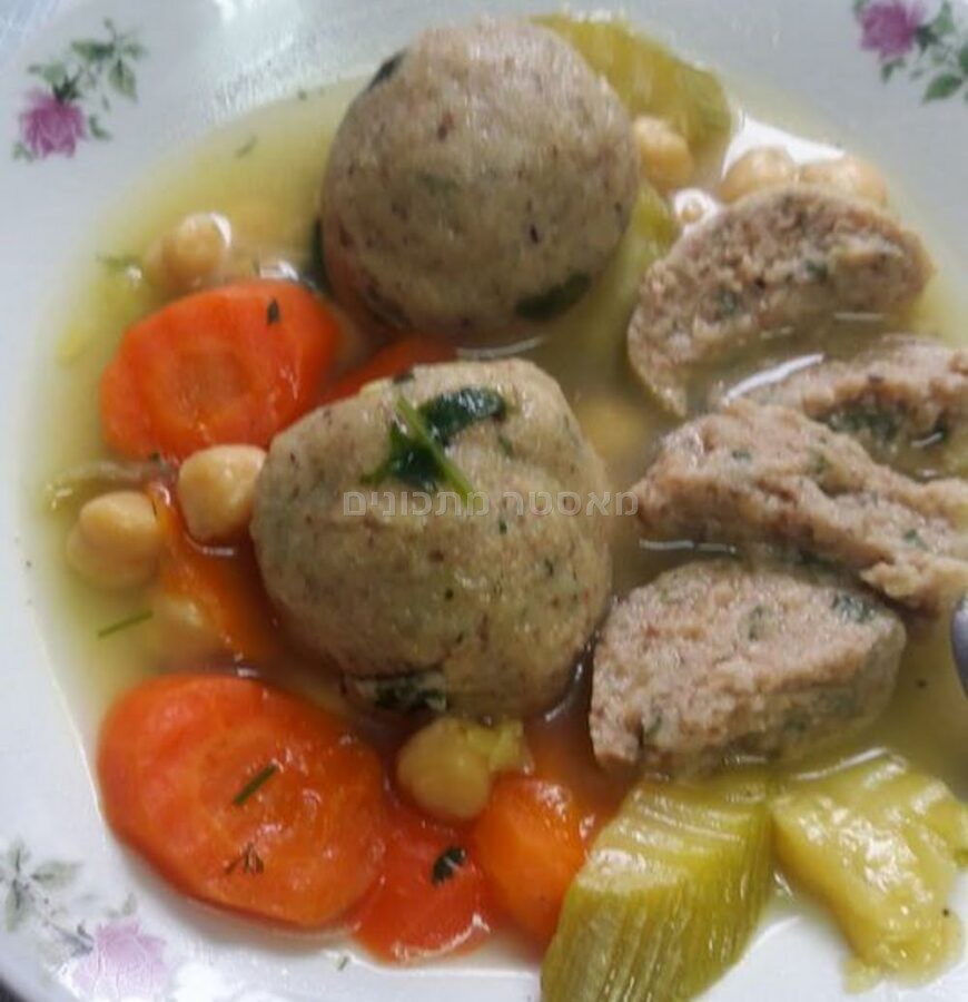 מרק ירקות עם קניידלך רך וטעים