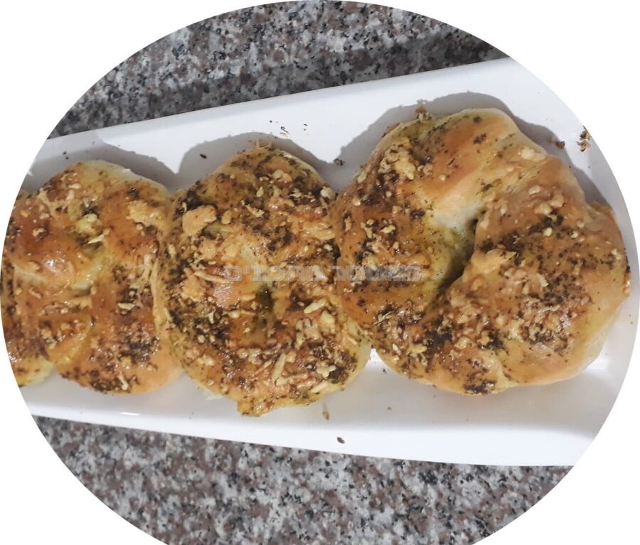 פוקצות/בייגלה ….בטעם זעתר….קצת אחרת 🍕🥨🥖🥐
