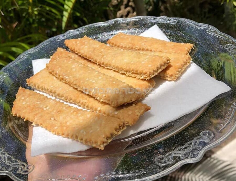 קרקרים דקים עם שומשום