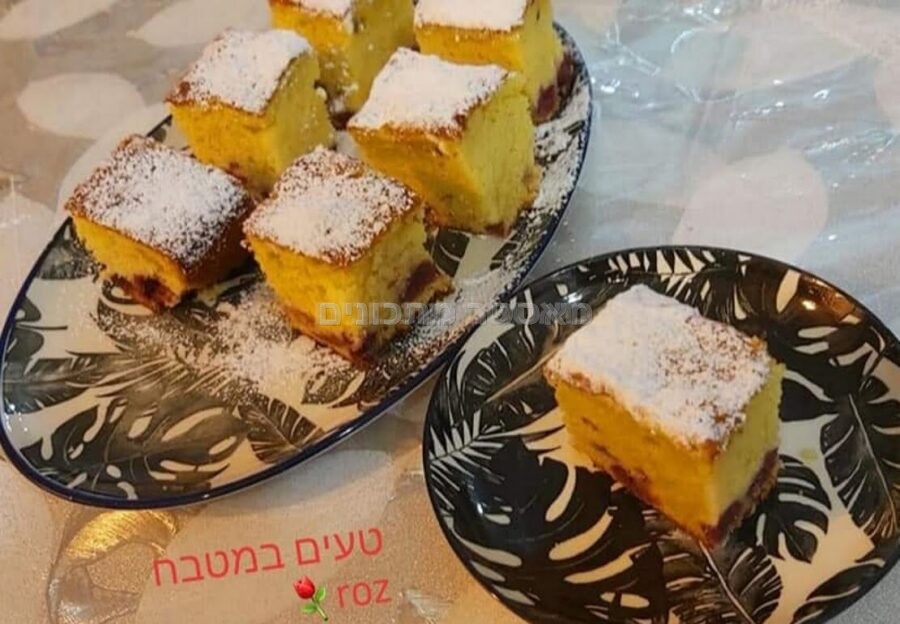 עוגה בחושה עם דובדבני אמרנה