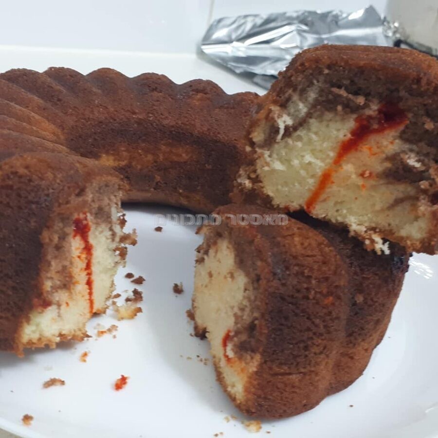 עוגת וניל בחושה עם נגיעות רוטב משמש