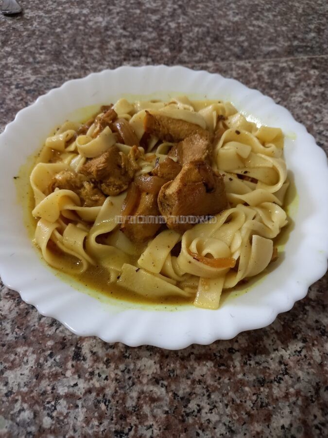 פסטה בתוספת קוביות חזה עוף🍝🍜