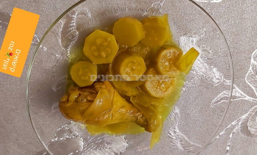 תבשיל עוף וקישואים