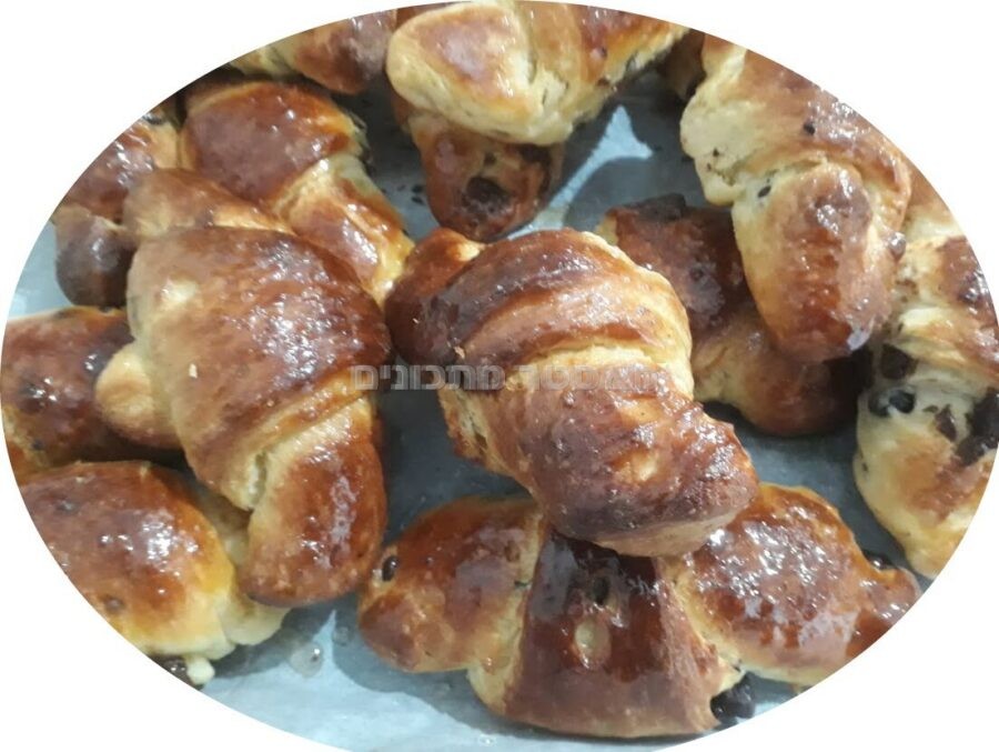 קרואסון שמרים במילוי פיצפוצי שוקולד🥐🥐🥐☕☕