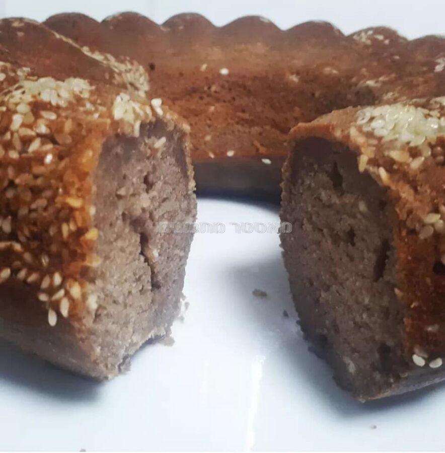 עוגת תמרים ושומשום