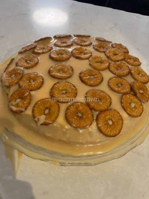 עוגת טורט/ שמנת/ שוקולד בלונדי ובייגלה מלוח
