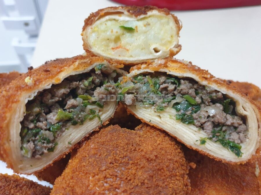 טורטיות  במילוי בשר…(אפשרי טורטיות קנויות או להכין) ותפוחי אדמה ופלפלים קלויים
