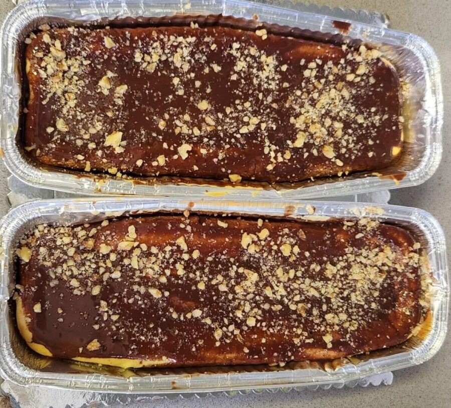 עוגת שמנת בציפוי גנאש ואגוזי מלך קצוצים