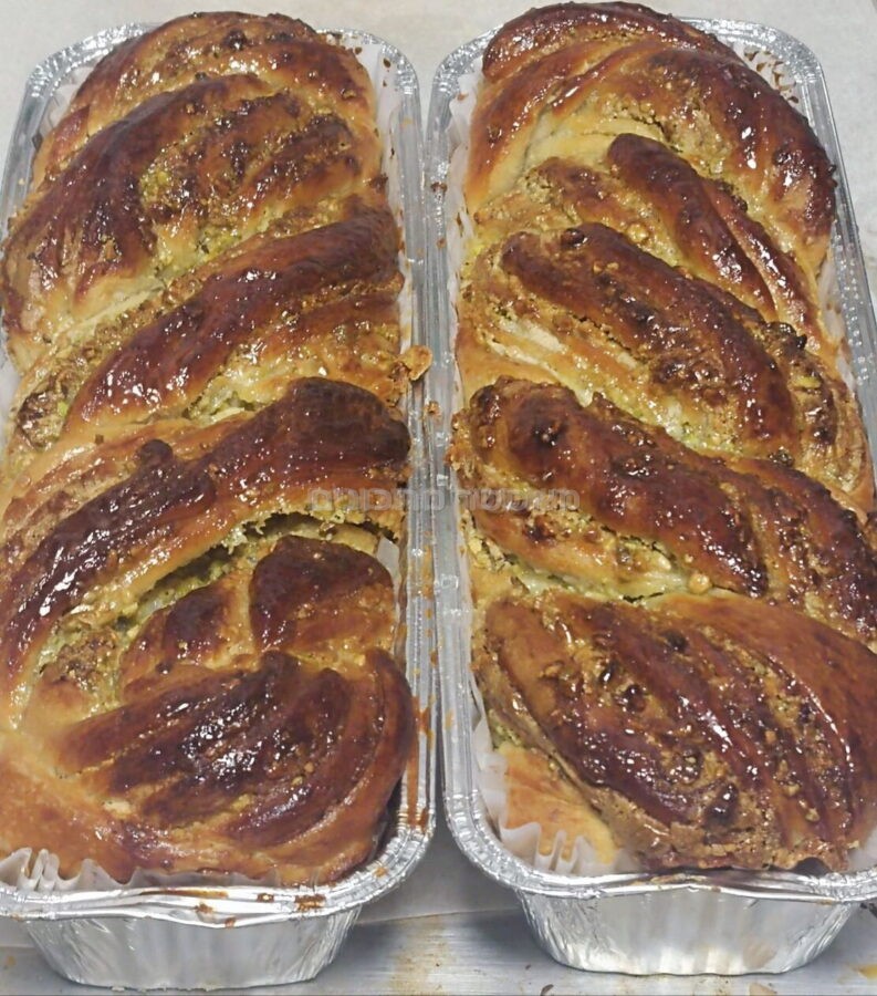 עוגות שמרים שוקולד לבן ופיסטוק
