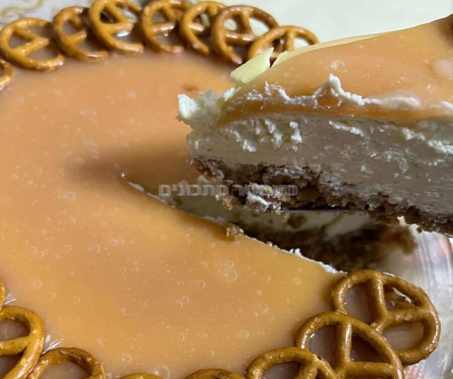 עוגת גבינה עם קלתית בייגלה מלוח וקרמל מלוח