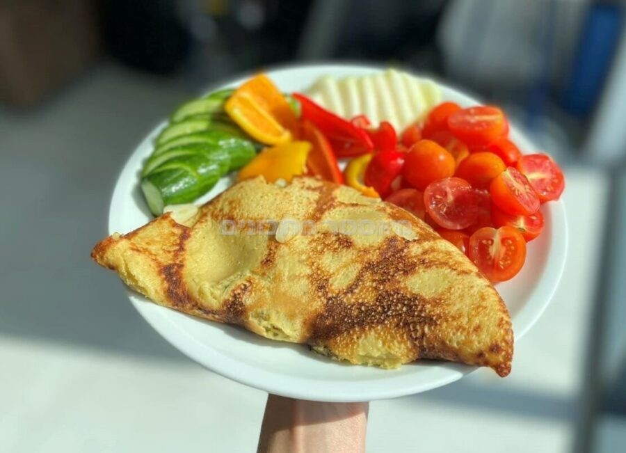 חביתת חומוס מלאה בגבינת עיזים טבעונית