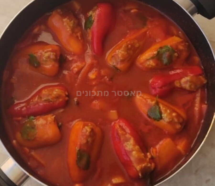 פלפלים קטנים ממולאים בשר