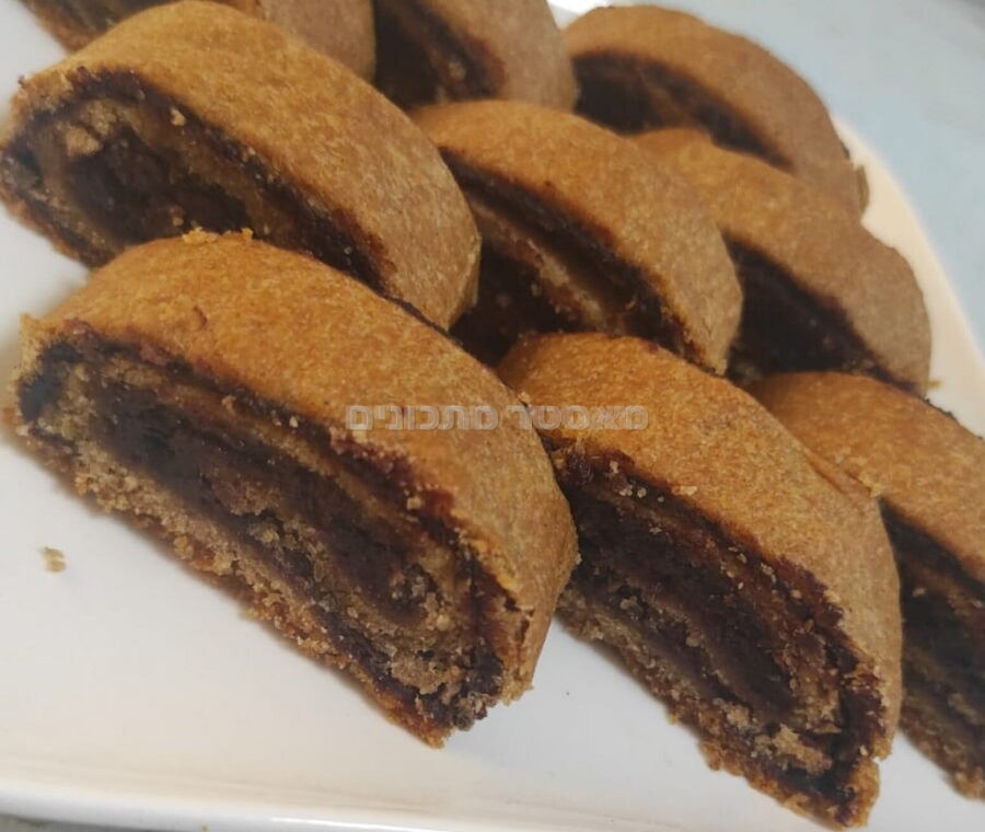 מגולגלות כוסמין במילוי תמרים וטחינה