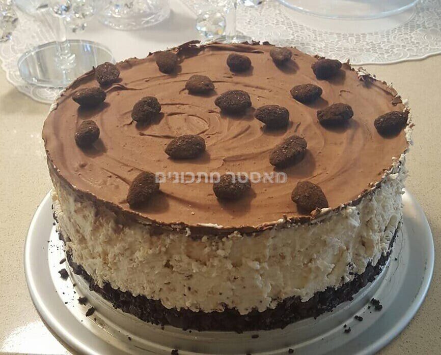 עוגת גבינה קרה עם שברי ברס , קוקוס קלוי מצופה בגנאש שוקולד