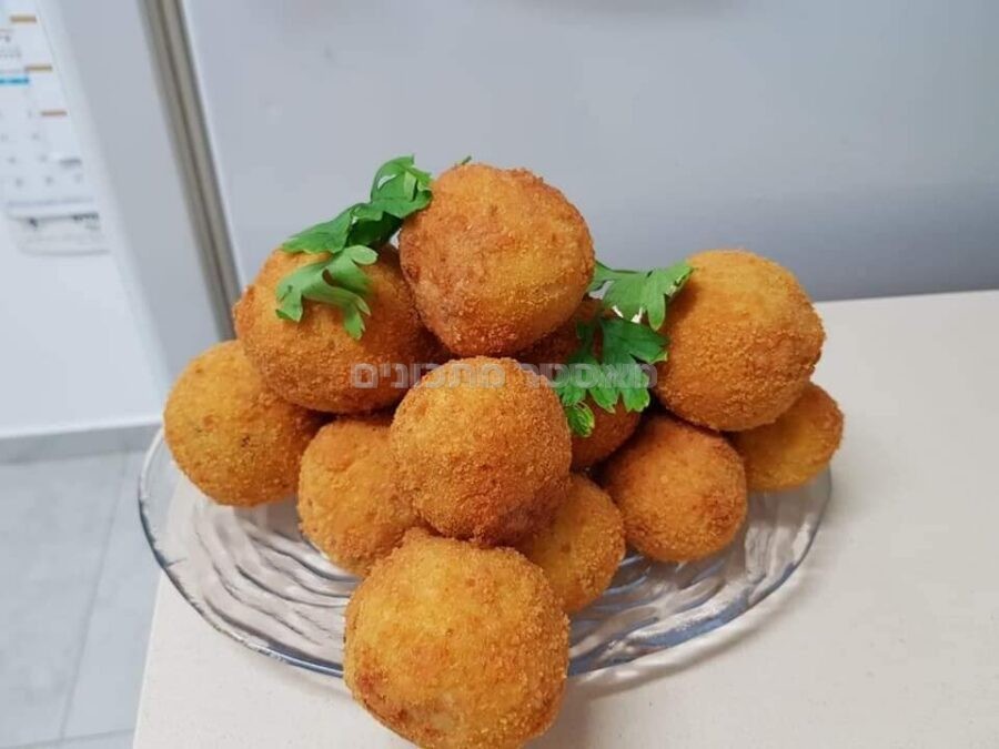 כדורי פירה תפו"א ממולאים בבשר / בסטיל / בנאטז'