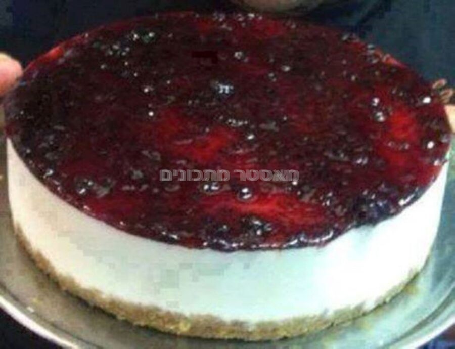 עוגת גבינה ופירות יער קרה