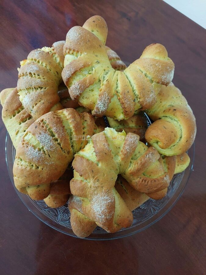 לחמניות תרד במילוי גבינות