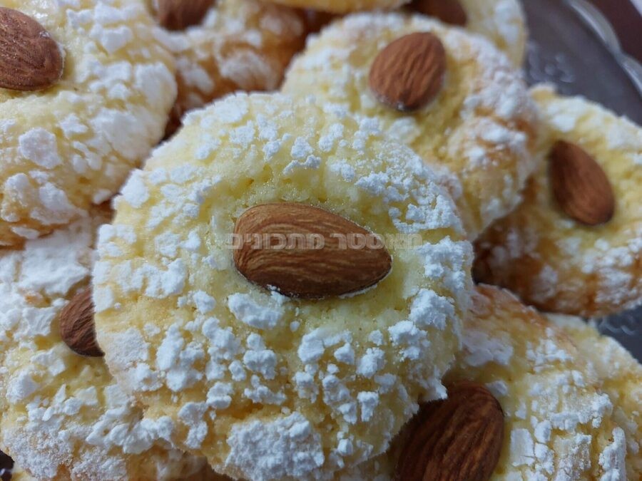עוגיות קוקוס וסולת מושלגות