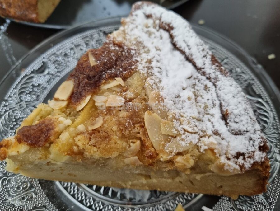 עוגת שקדים ותפוחים עם שטרוייזל😋