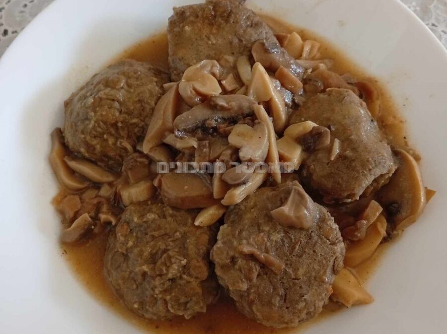 קציצות עדשים ברוטב פטריות
