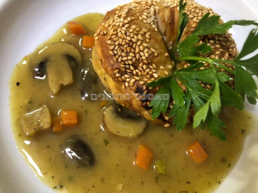טבעות פילאס במילוי פירה ובשר ברוטב פטריות
