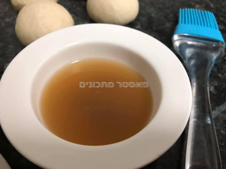 בלילת קורנפלור (תחליף ביצה למאפים)