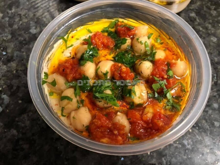 חומוס ביתי עם תוספות