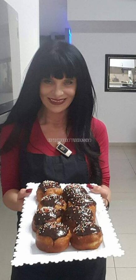 סופגניות בציפוי גנאש שוקולד מריר וממרח לוטוס